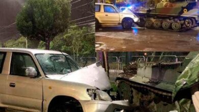 Carro se chocó contra un tanque de guerra en Riobamba
