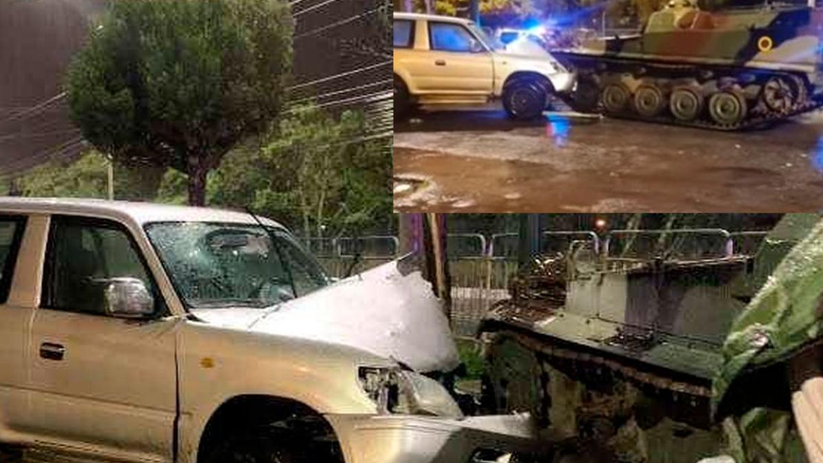 Carro se chocó contra un tanque de guerra en Riobamba
