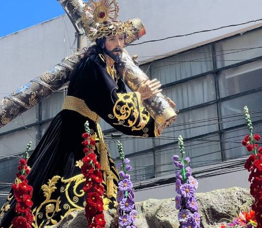 Estudiantinas 2025: Nazareno avanza a la final del certamen ▷ El ...
