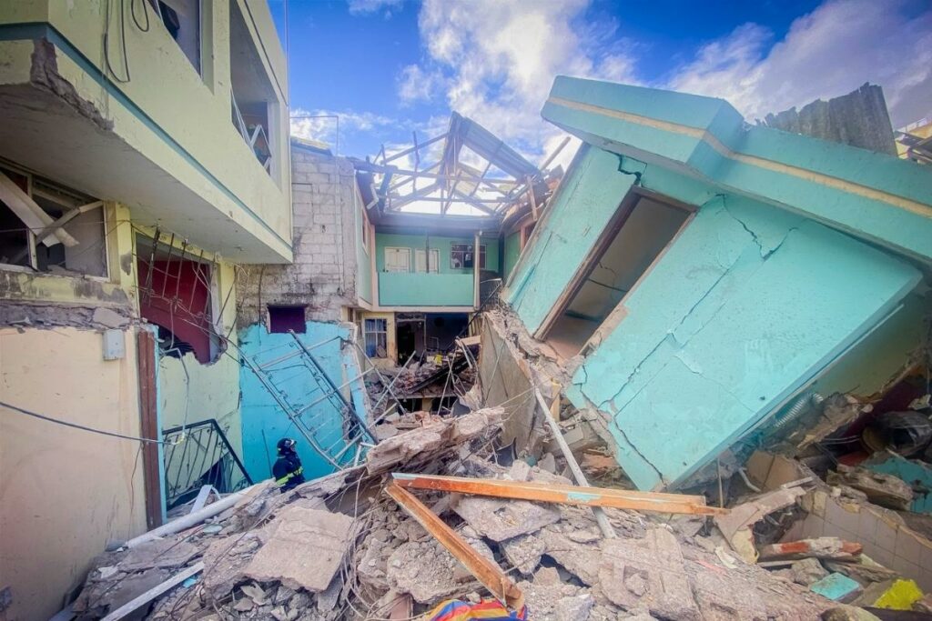 Incendio en vivienda abandonada, moviliza a bomberos en Mazatlán