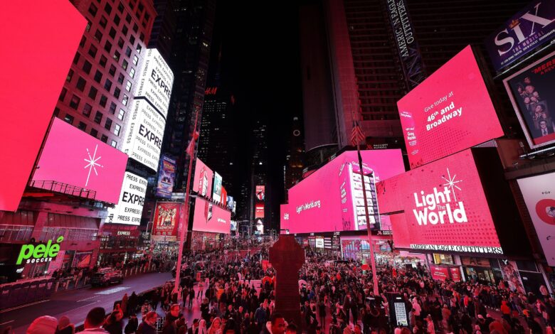 Carteleras publicitarias de Ilumina el Mundo en Times Square ...