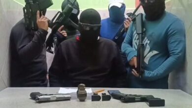 Delincuentes armados y encapuchados amenazan a un oficial de la ...