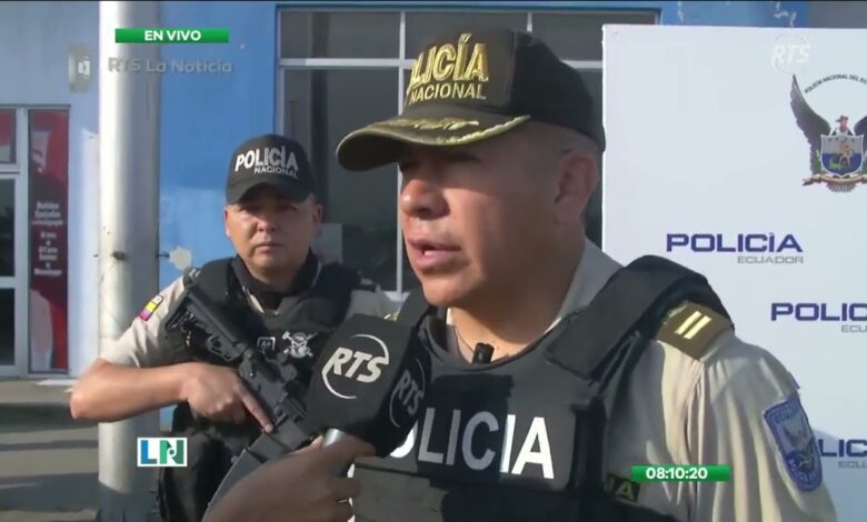 Policía detiene a sospechosos armados frente a escuela en Durán