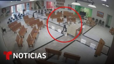Buscan al hombre que entró a una iglesia en Los Ángeles y se robó una cruz  | Noticias Telemundo