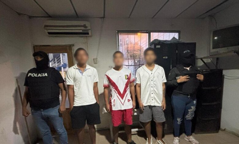 Tres miembros de Los Lobos fueron detenidos en Ballenita, Santa ...