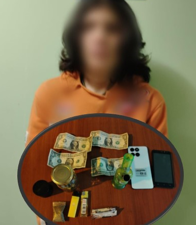 Capturan a sospechoso de microtráfico en el parque central de Guaranda