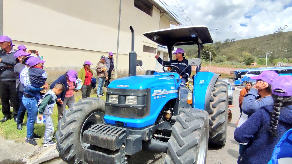 Entregan maquinaria para tecnificar la agricultura local - Ecuador 221