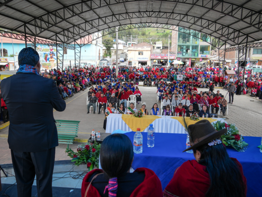 Prefecto Hermel Tayupanda entrega moderna cubierta de cancha ...
