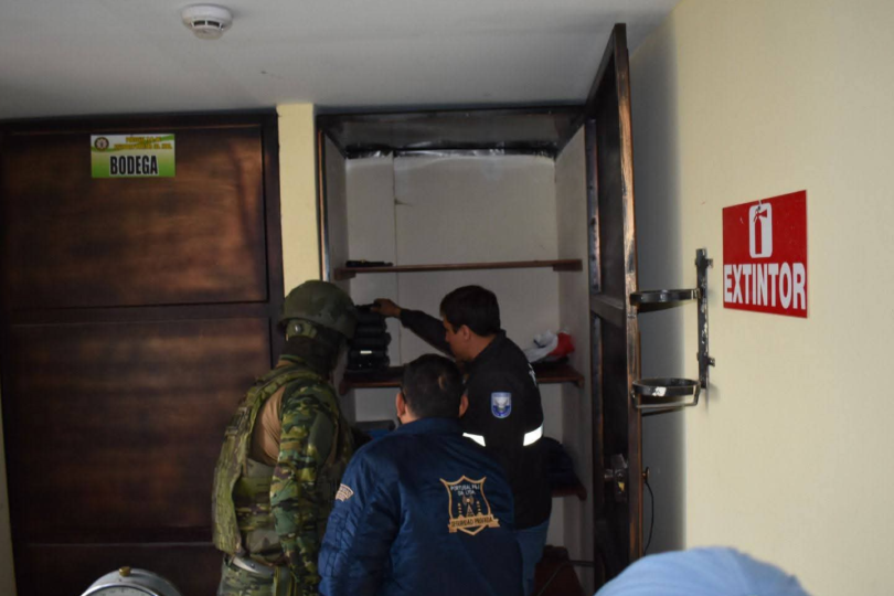 Militares incautan arma de fuego durante operativo en Riobamba