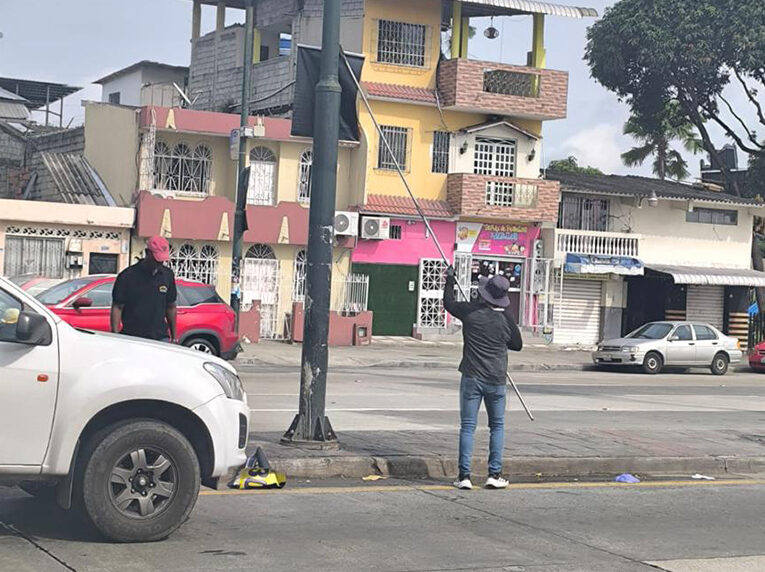 Justicia y Vigilancia retira propaganda política en zonas ...