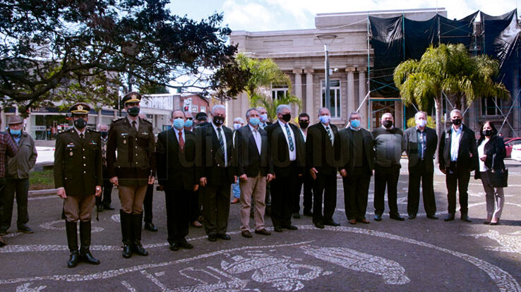 Noticias breves: Homenajes en el marco del Día del Retirado ...