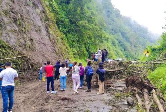 Deslizamiento provoca cierre de un tramo de la vía Macas-Riobamba