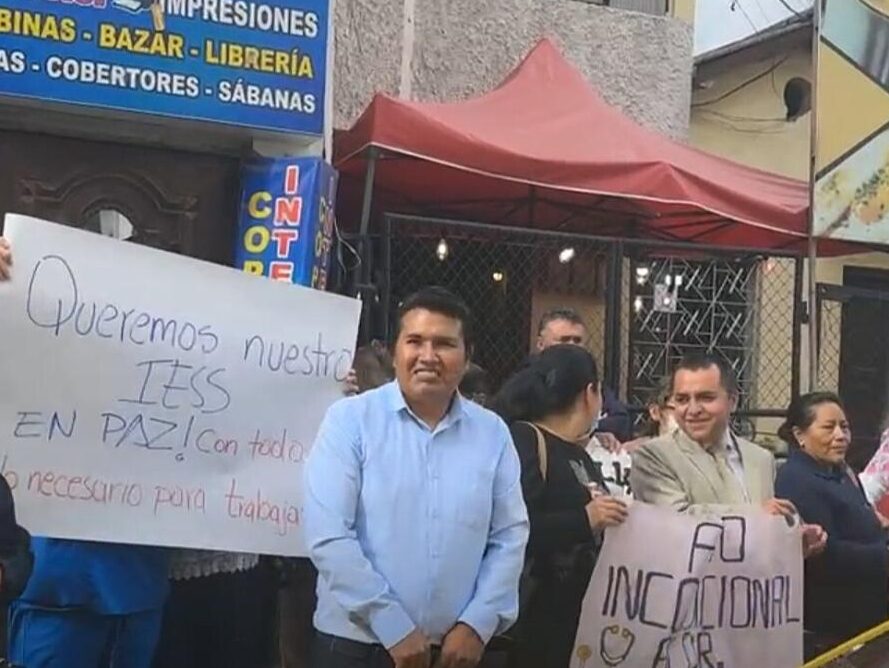 Protestas en el hospital del IESS de Riobamba por falta de insumos ...