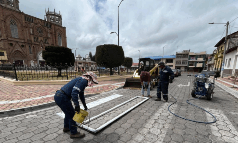 Riobamba impulsa la seguridad vial con señalización horizontal en ...