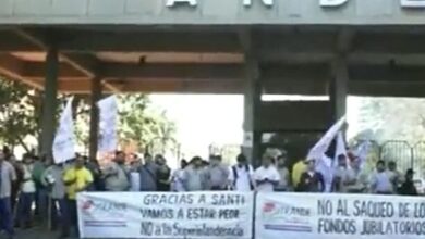 La Nación / Funcionarios de la Ande se manifiestan para pedir ...