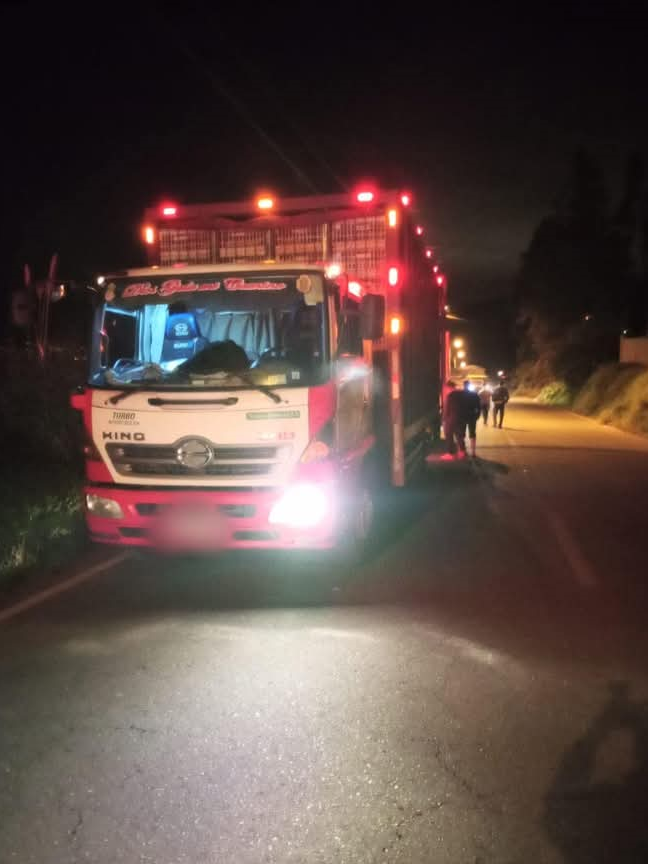 Balacera y persecución: Policía recupera camión robado en Colta