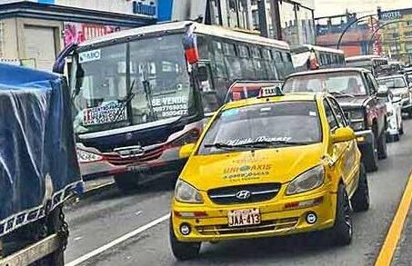 Robo express de accesorios a un taxi en pleno centro de Riobamba ...