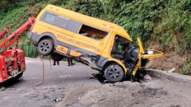 ECU 911 se pronuncia por accidente de tránsito de buseta escolar ...