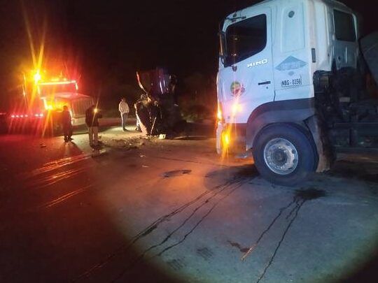 Choque frontal en el cantón Colta deja un muerto - Diario La Prensa