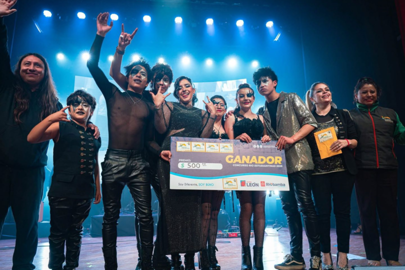 Riobamba vibró con la final del Concurso de Estudiantinas 2025