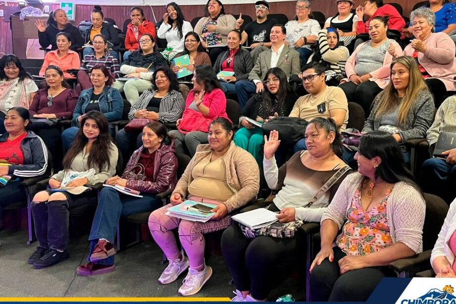 PREFECTURA Y U3A REIDTIC CAPACITAN A ORGANIZACIÓN DE MUJERES