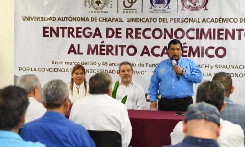 Entregan Medalla de Reconocimiento al Mérito Académico a docentes ...