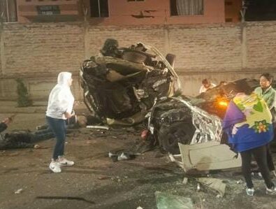 Choque entre 2 vehículos y 1 motocicleta deja 5 fallecidos y dos ...