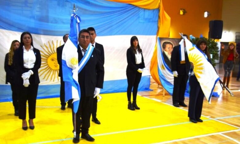 Promesa de Lealtad a la Bandera y presentación de Cuerpos de ...