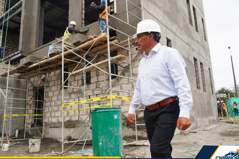 RECORRIDO EN LO QUE SERÁ EL NUEVO EDIFICO DE LA EERSA EN CUMANDÁ