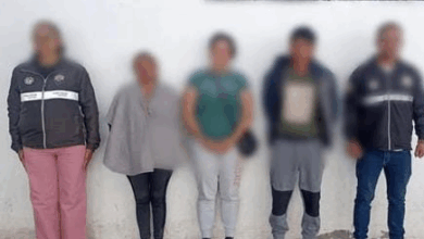 Detienen a tres personas por presunto robo durante desfile de Riobamba
