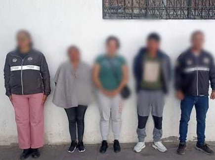 Detienen a tres personas por presunto robo durante desfile de Riobamba