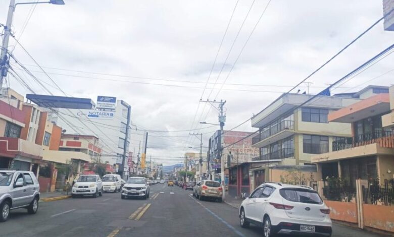 Movilidad Riobamba restringe parqueo en Av. Veloz
