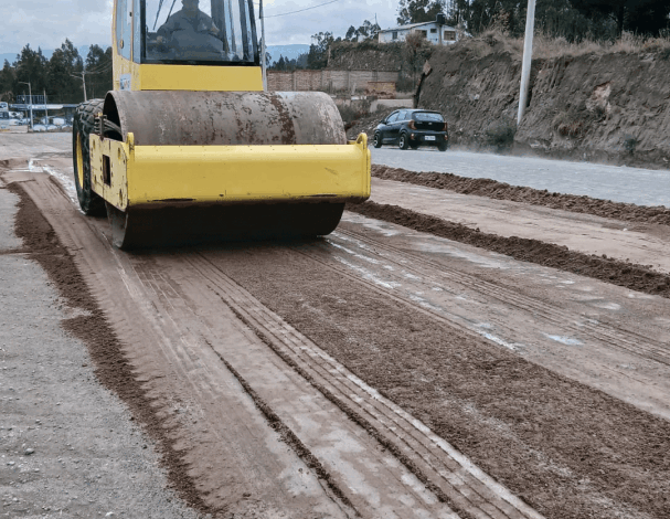 Trabajos preventivos en la vía Guano–Riobamba