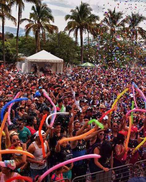 Revista Semanal 54 by LA HORA Ecuador - Issuu