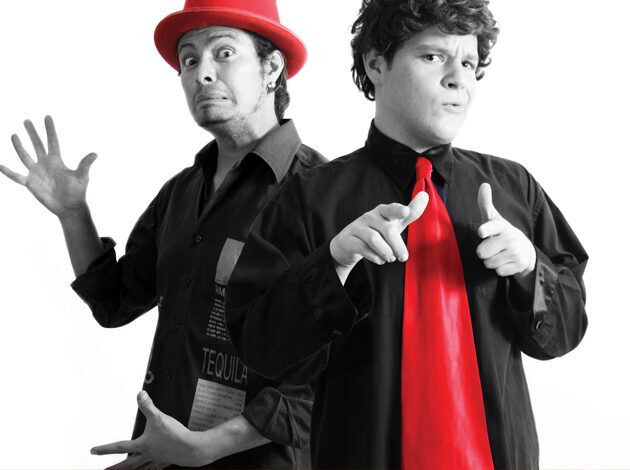 Los Swing Original Monks vinieron a prender el Teatro León 🎶🔥, Pero antes  del show… hicieron escala en Valhalla ⚔️, Justo el día del lanzamiento de  nuestras 4 nuevas mini burgers 🍔, Se sentaron, ...