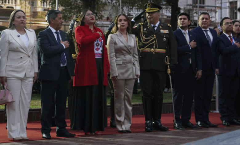Riobamba recibió a la Asamblea Nacional por el Día de la República