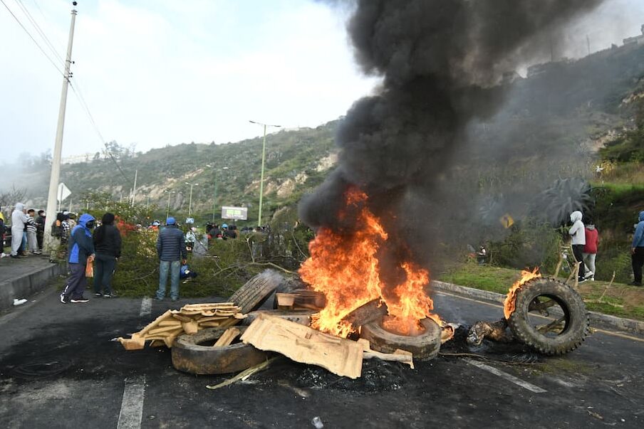 Paro nacional: Vías de seis provincias de Ecuador están bloqueadas ...
