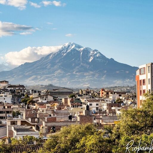 Póster de Riobamba, Ecuador: Arte mural con paisaje urbano ...