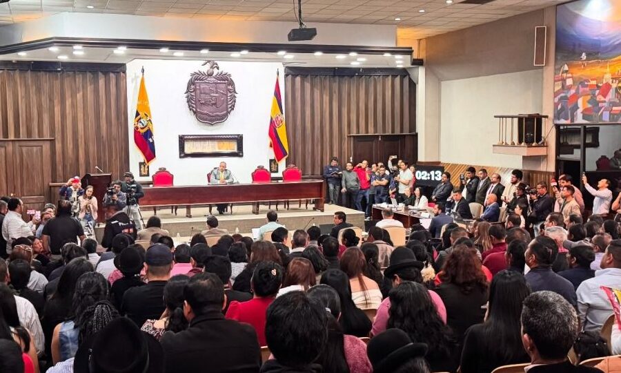 ¡Histórico y contundente! Concejo Cantonal de Loja destituye a ...