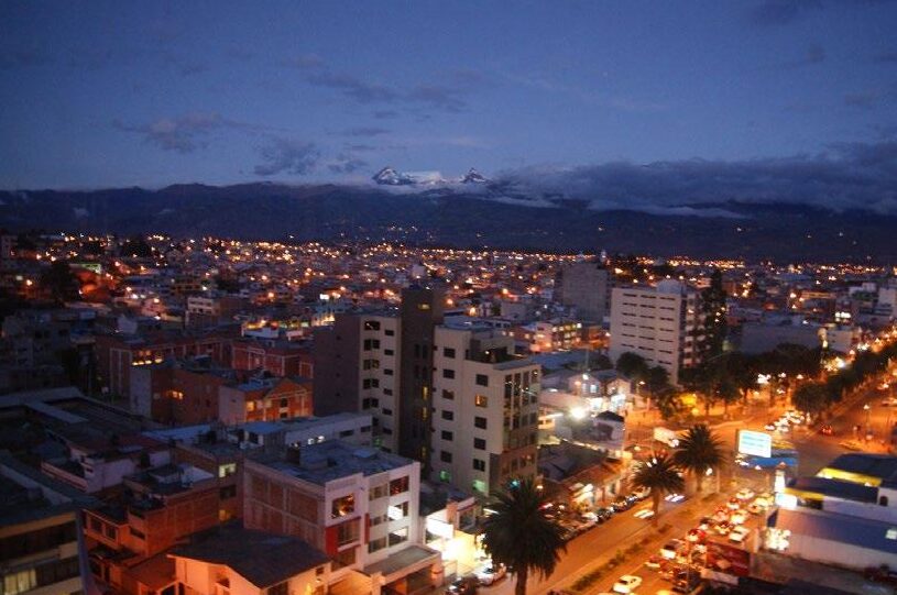 Revista Semanal 65 by LA HORA Ecuador - Issuu