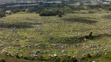 Un numeroso contingente policial llegó este martes a un predio que ...