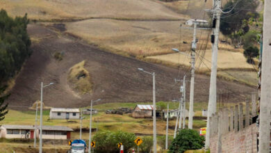 📌 Gestión de Riesgos de la Prefectura de Chimborazo, se activó de forma inmediata en la emergencia vial de Pungal Grande del cantón Guano, la maquinaria se movilizó con rapidez al lugar, con el ...