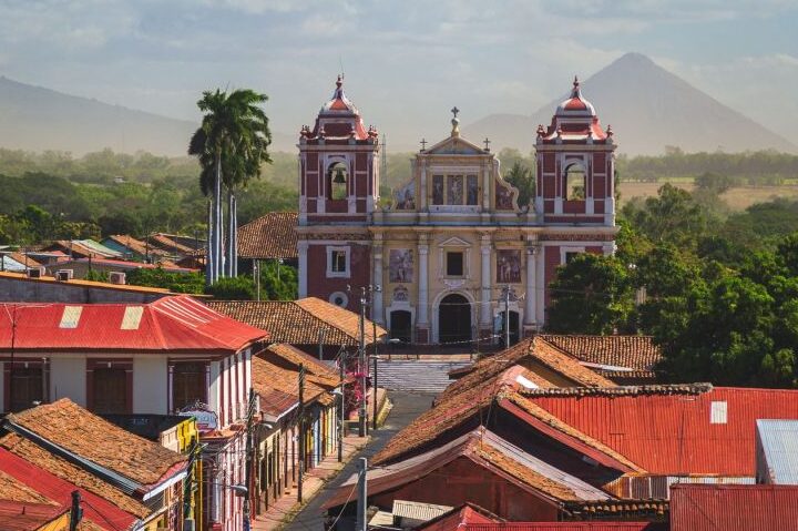 Búsqueda del Tesoro en León Nicaragua: León: La Ciudad de Fuego y Fe